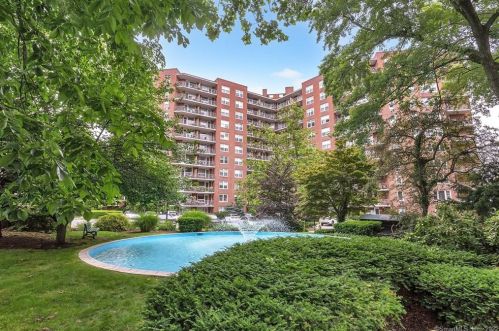 91 Strawberry Hill Ave, Stamford CT  06902-2762 exterior
