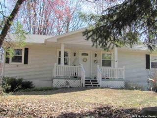 33 Oak Crest Dr, Highland, NY 12528-2709