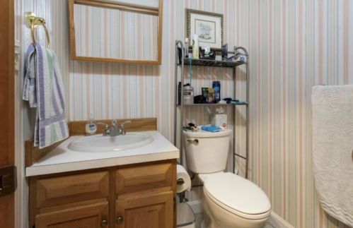 1 Harmony Ln, Methuen MA 01844-5405 exterior