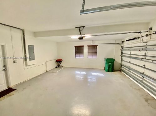 948 104th Ave, Miami FL  33172-4097 exterior