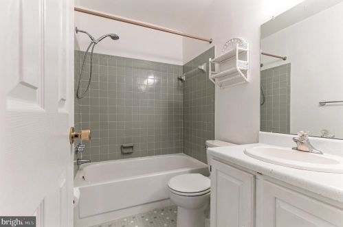 3102 Sapphire Ct, Wilmington DE  19810-2241 exterior