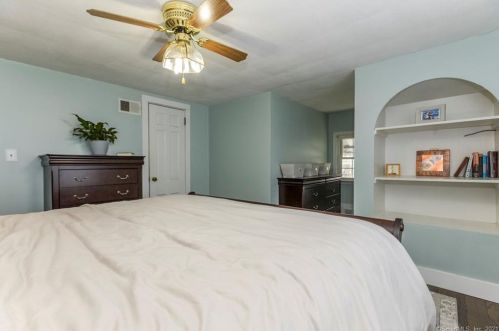 415 Ridge Rd, Middletown CT  06457-5230 exterior