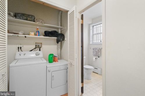 210 Carpenter St, Philadelphia PA 19146-2516 exterior