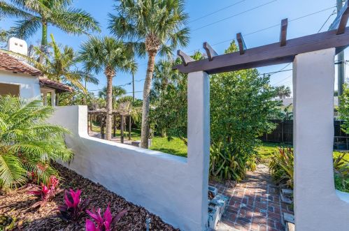 420 Ocean Dunes Rd, Daytona Beach FL  32118-4914 exterior