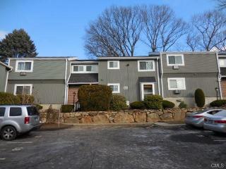 38 Ameridge Dr, Bridgeport, CT 06606-6031