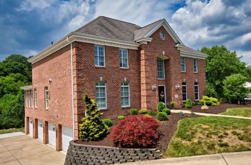 202 Green Valley Ln, Canonsburg, PA 15317-3552