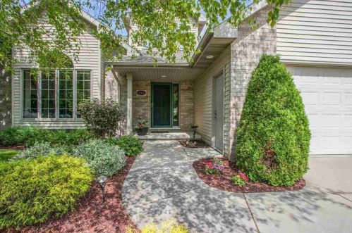 1360 Creekside Ln, Green Bay, WI 54311-7344