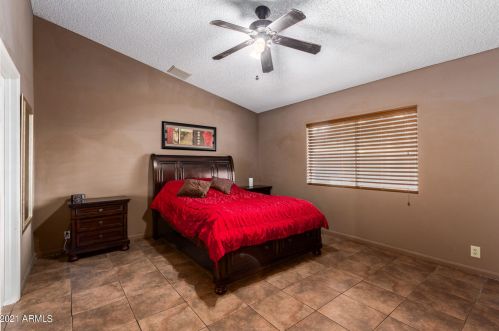 8828 Peck Dr, Glendale AZ  85301-4918 exterior