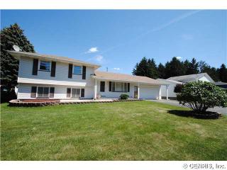66 Astronaut Dr, Rochester, NY 14609-1815