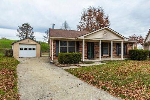 3417 Colonnade Dr, Lexington, KY 40515-5893