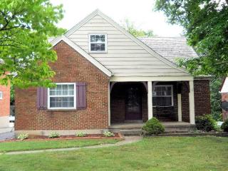6830 Sampson Ln, Cincinnati, OH 45236-4031