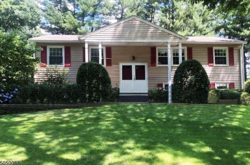 265 Hillcrest Rd, Ridgewood NJ  07450-2432 exterior