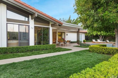 5242 Amestoy Ave, Van Nuys CA 91406-2112 exterior