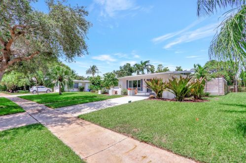421 Northlake Dr, West Palm Beach, FL 33408-5173