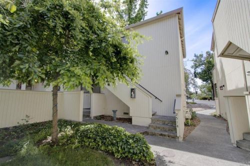 2514 Westberry Dr, Santa Rosa, CA 95403-4135