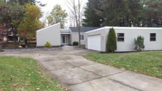 2571 Olentangy Dr, Akron, OH 44333-2833