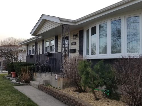9114 Woodward Ave, Hammond, IN 46322-2359