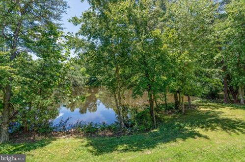 608 Kentland Dr, Great Falls VA  22066-1030 exterior