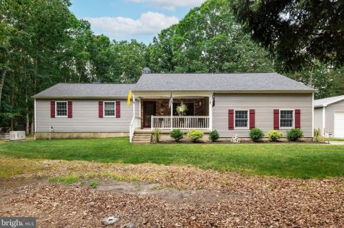 33 Red Oak Dr, Southampton, NJ 08088-8525
