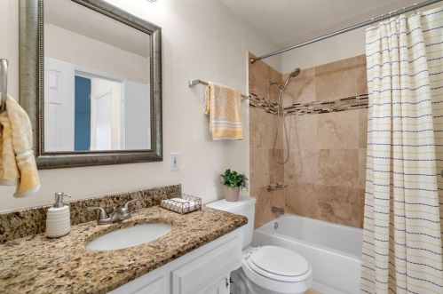 1917 Maxwell Dr, Lewisville TX  75077-7520 exterior