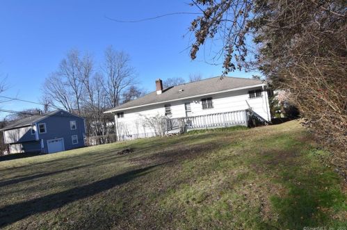 469 Woodlawn Avenue Ext, Bridgeport, CT 06606-2966