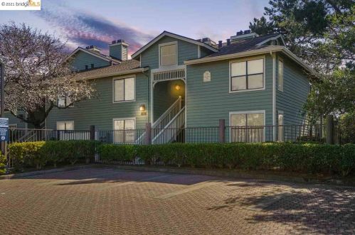 5 Lakeshore Ct, Richmond, CA 94804-7419