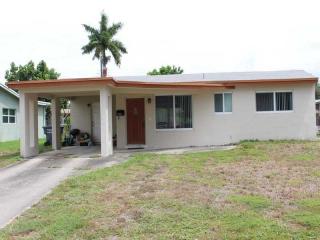 7471 Eaton St, Hollywood, FL 33024-7155