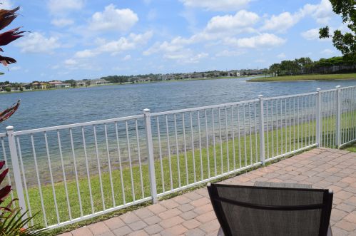 725 Leonardo Cir, Fort Pierce FL  34986-4355 exterior