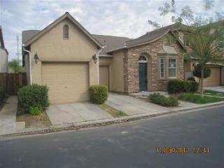 4072 Pear Tree Ln, Fresno, CA 93722-8205