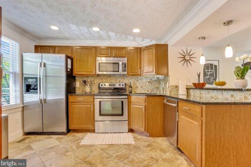 2863 Middleboro Dr, Falls Church VA  22042-4403 exterior