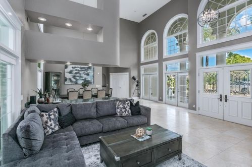 18604 Avenue Monaco, Lutz FL  33558-5316 exterior
