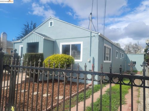 2215 88th Ave, Oakland CA  94605-3923 exterior