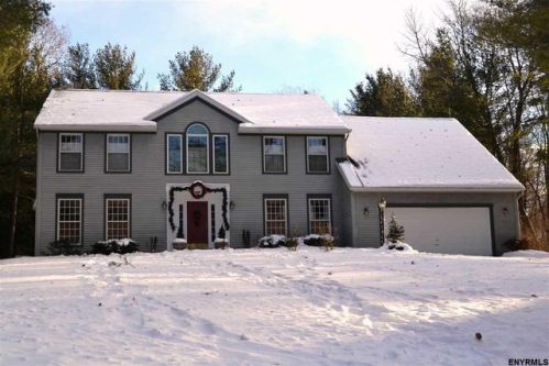 1054 Valerie Dr, Schenectady, NY 12309-1634