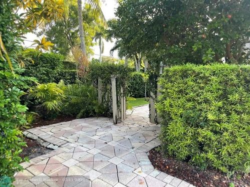 1970 Canterbury Cir, West Palm Beach, FL 33414-6231