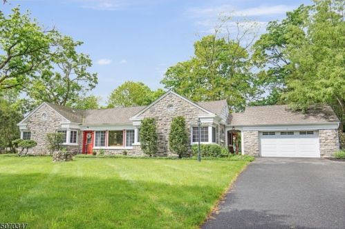6 Sun Valley Way, Greystone Park, NJ 07950-1914