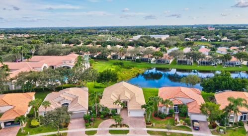 7682 New Ellenton Dr, Boynton Beach, FL 33437-6364