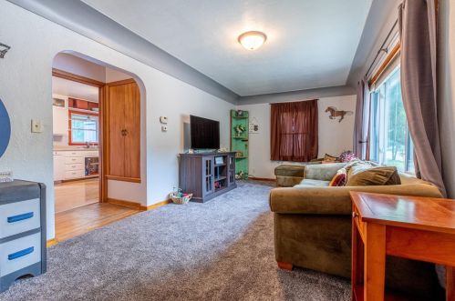 615 Washburne Ave, Paynesville MN  56362-1731 exterior