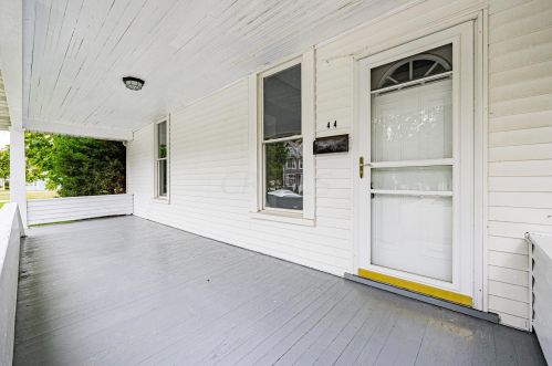 44 4th St, London, OH 43140-1257