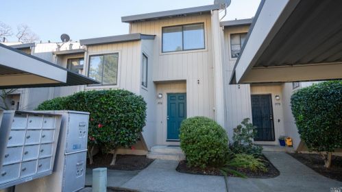 1976 Windmill Cir, Santa Rosa CA  95403-6925 exterior