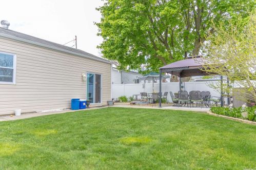 15 18th St, Deer Park NY  11729-3905 exterior