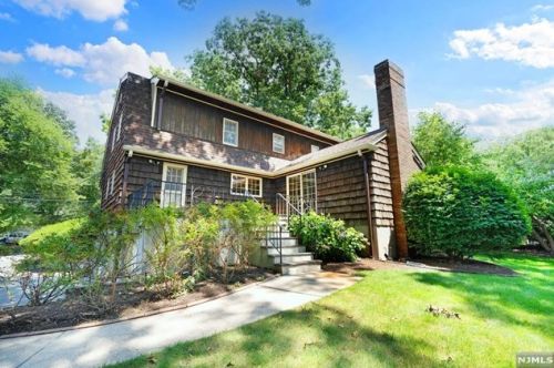 824 Norgate Dr, Ridgewood NJ 07450-2118 exterior