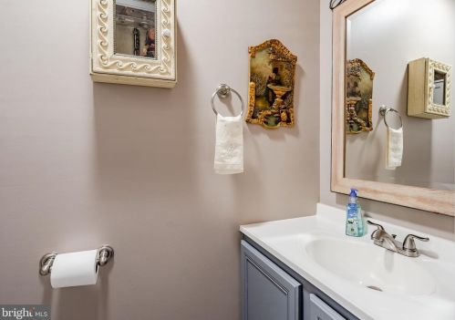1 Terry Ct, Downingtown PA  19335-2606 exterior