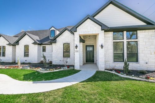 1940 Houston Rd, Burleson, TX 76028-2139
