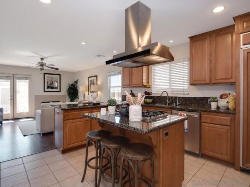 4729 Pescadero Ave, San Diego CA 92107-3541 exterior