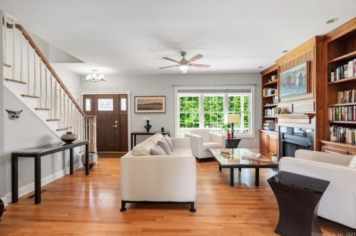 1 Reservoir Dr, Wallingford CT  06492-1862 exterior