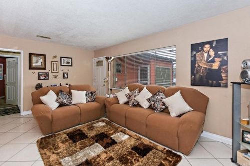 518 Erwin St, Rialto, CA 92376-6022