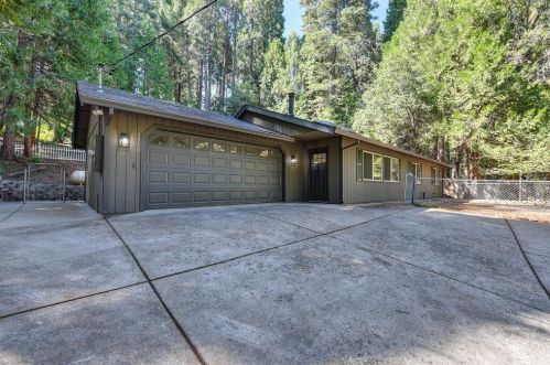 5550 Robinhood Ln, Pacific House, CA 95726-9792