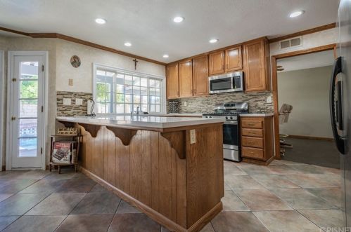 2828 Inyo Cir, Simi Valley CA 93063-2002 exterior