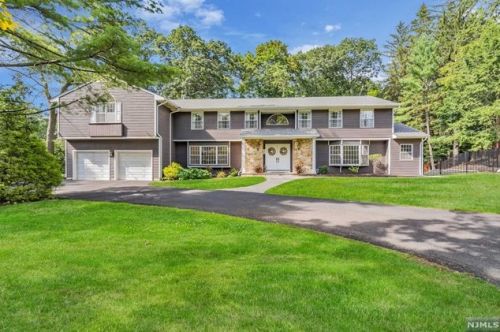 32 Brandywine Pl, Oakland, NJ 07436-2321