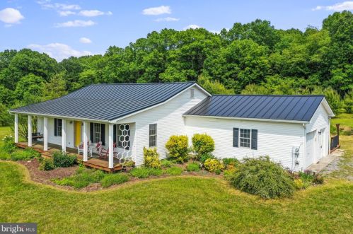 9047 River Rd, Hedgesville, WV 25427-4158